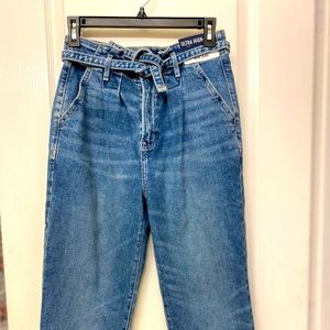 Hollister Ultra High Rise Mom Jeans - Size 3, NWT
